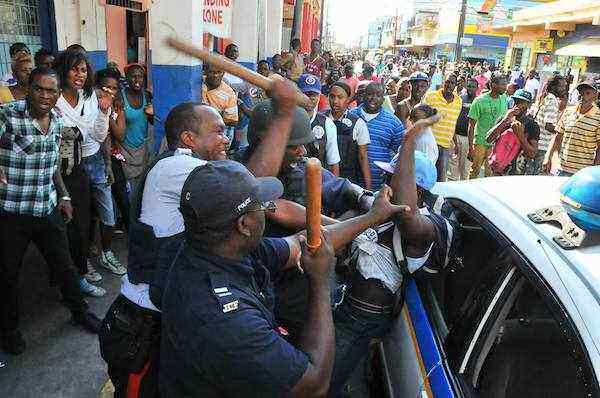 Kartel-fans-protest-8.jpg