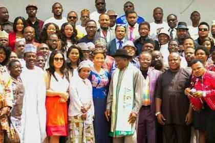 President Jonathan Caught in the Act : Photo