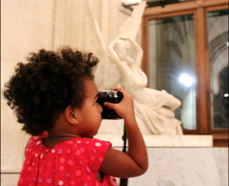 Beyonce taking pictures 