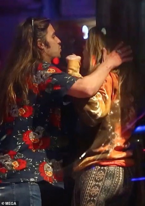 5c8a345b68fe4 Entertainment Gists Foreign General News Lifestyle & Fashion News Photos Relationships 