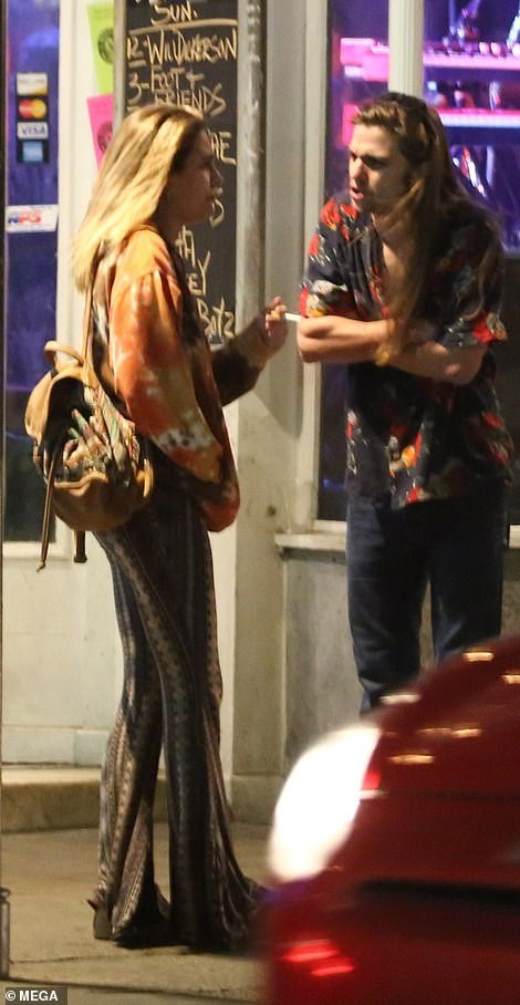 5c8a347bceb85 Entertainment Gists Foreign General News Lifestyle & Fashion News Photos Relationships 