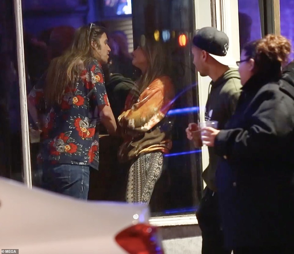 5c8a34ebd8819 Entertainment Gists Foreign General News Lifestyle & Fashion News Photos Relationships 