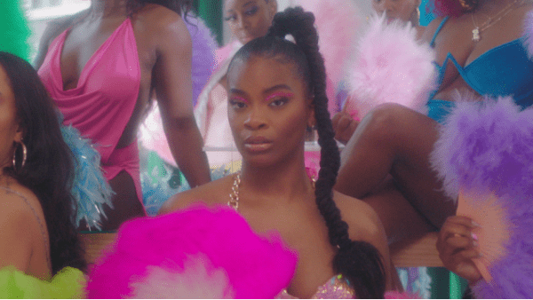 Ari Lennox Bussit