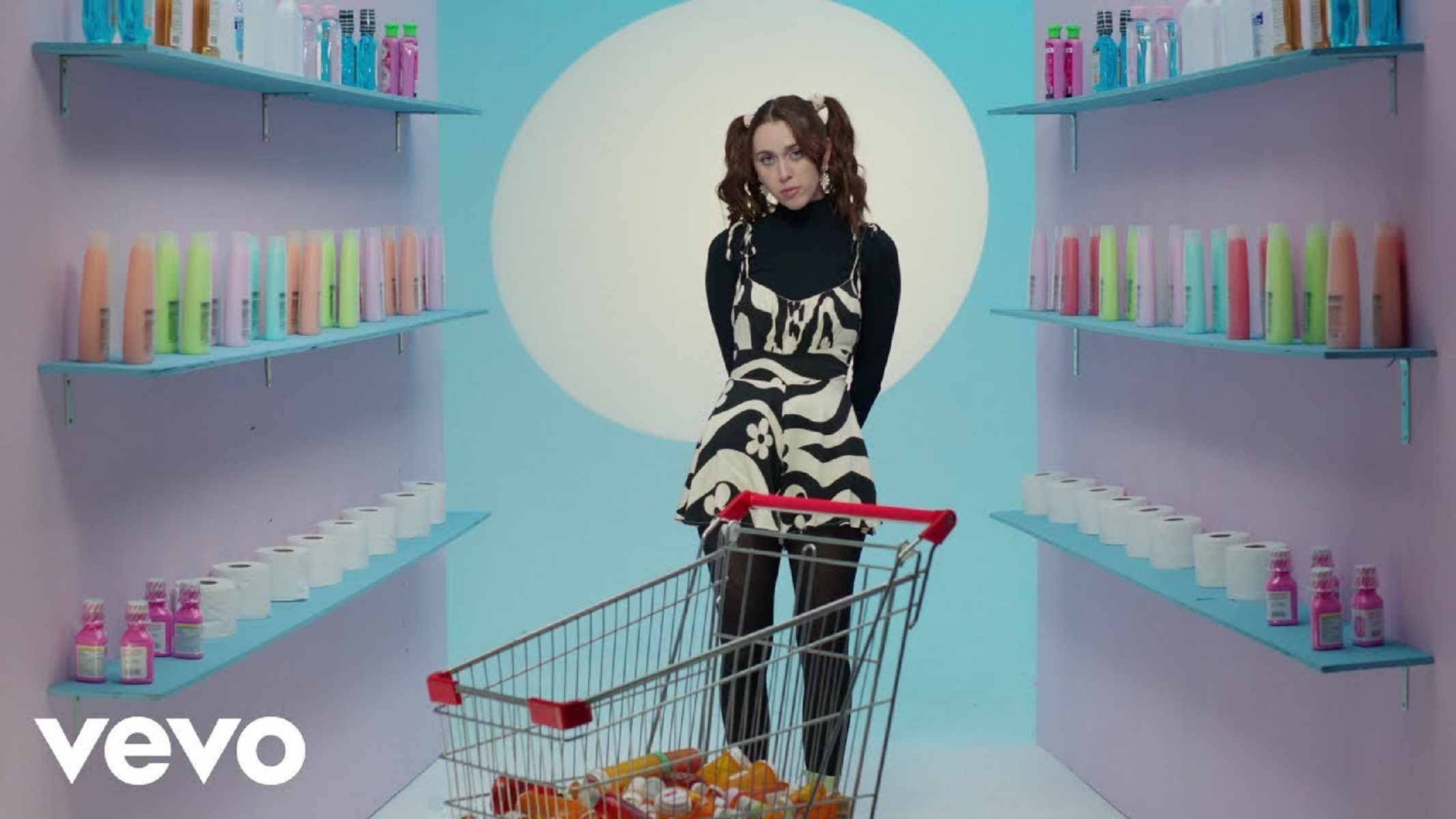 Em Beihold Numb Little Bug (video)