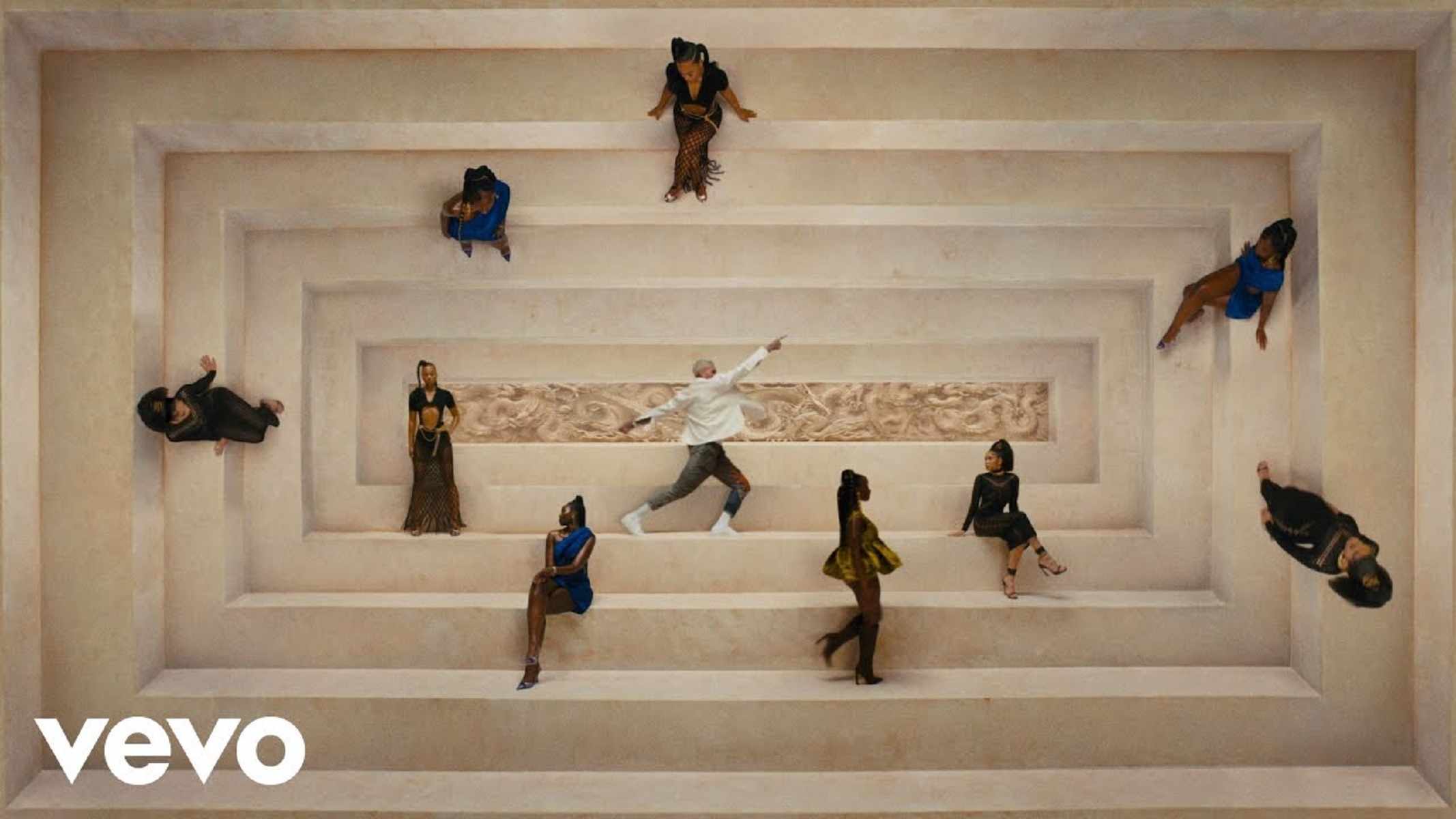 Chris Brown Call Me Every Day (video)