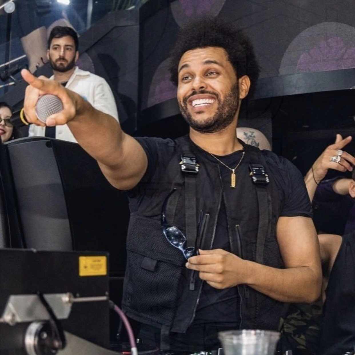 The Weeknd cancel his shows after losing his voice two songs into his concert