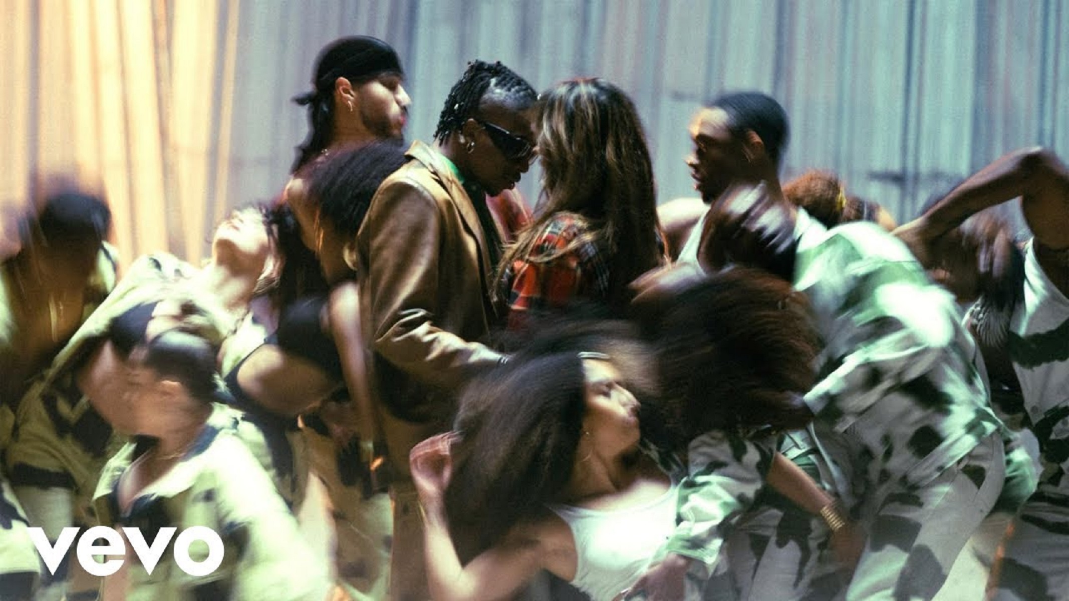 Oxlade – Ku Lo Sa (remix) (video)