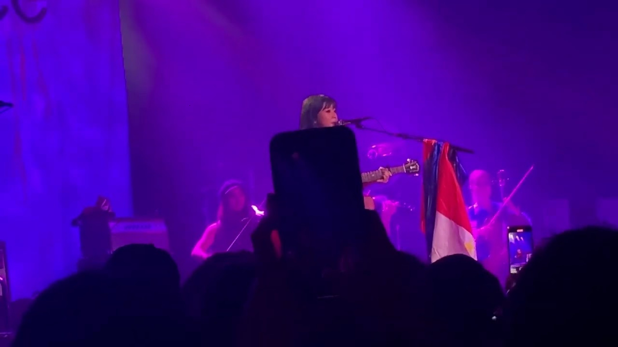 ​beabadoobee Glue Song