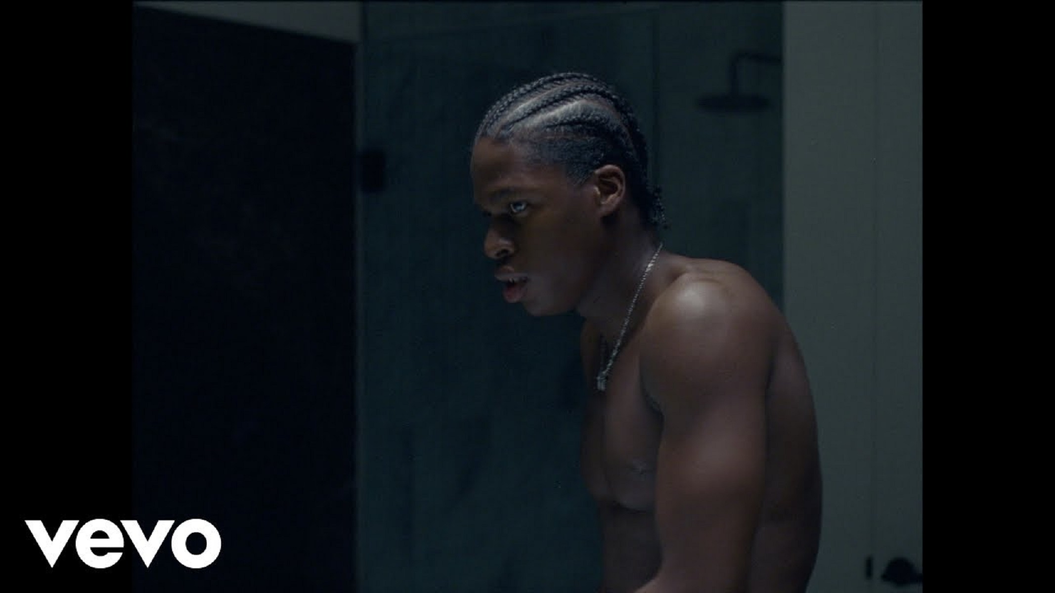 Daniel Caesar Valentina (video)