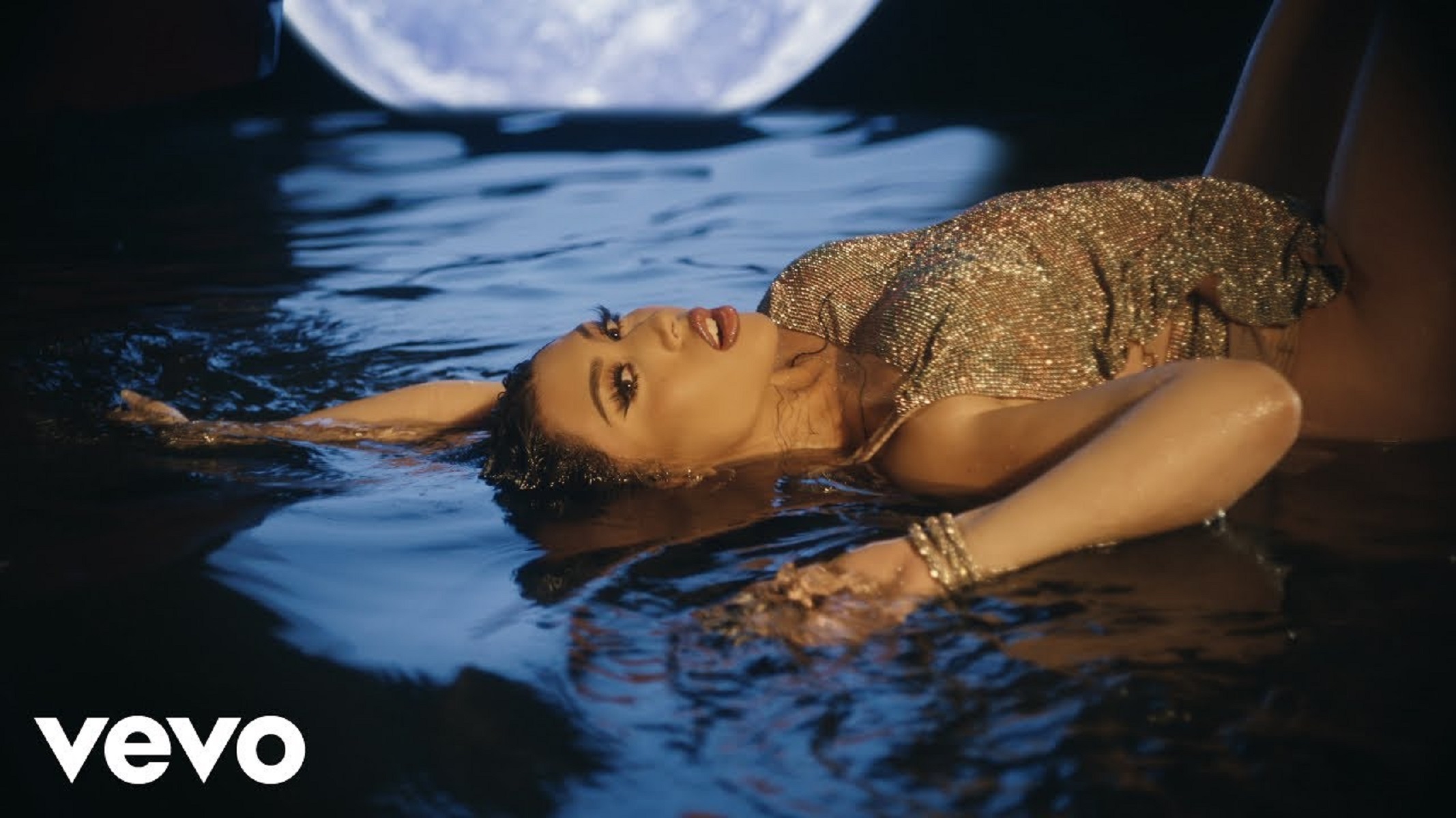 Kali Uchis Moonlight (video)