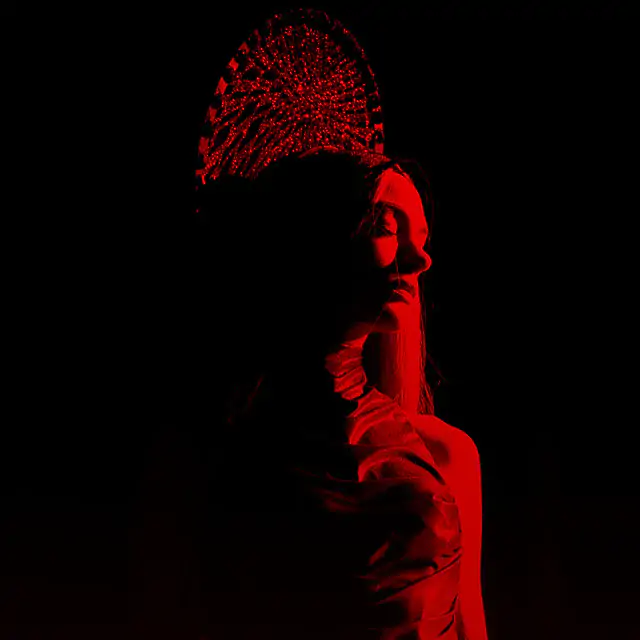 anne hathaway cut ties