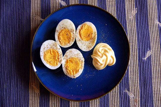 One tablespoon of mayonnaise has 90 calories, and if that's all you're using, you're making a relatively healthy choice. "It's high in fat but not saturated fat," says Keri Gans, dietician, nutritionist and author of The Small Change Diet. "The problem with regular mayonnaise is people cannot stick to one tablespoon and therefore they end up adding a lot of calories to a meal."Mayonnaise at restaurants, Gans says, can get tricky, though. "If you're going to order out something like a tuna fish salad or an egg salad or a chicken salad, chances are, you're getting a lot of calories and a lot of fat."Still though, it's a lesser of evils, says Jayne Hurley of the Center for Science in the Public Interest. "It's good for your heart and is absolutely, head and shoulders above all the other kinds of fats that the restaurant industry is adding to foods like cheese and sour cream and cream cheese."