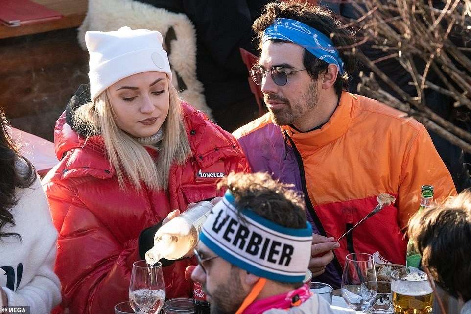 5c2c5ecac2132 Entertainment Gists Foreign General News Lifestyle & Fashion News Photos Relationships 