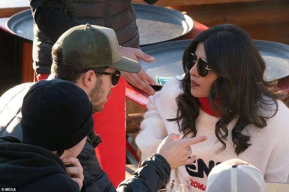 5c2c5e6fba680 Entertainment Gists Foreign General News Lifestyle & Fashion News Photos Relationships 