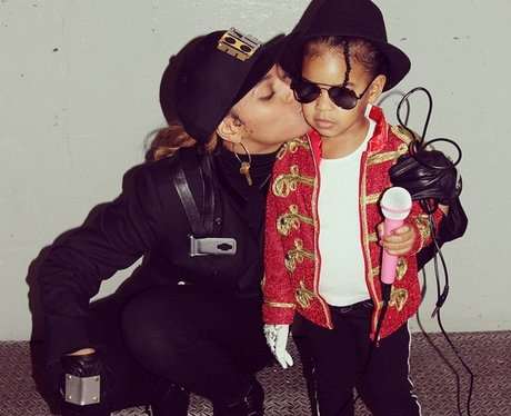 Beyonce and Blue Ivy dressed as Janet Jackson