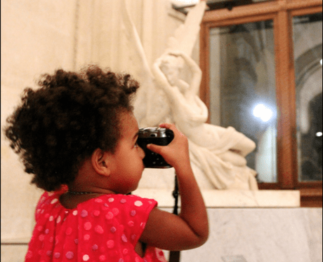 Beyonce taking pictures 