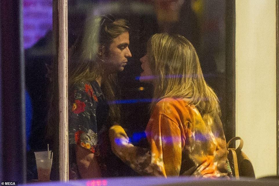 5c8a349f865d3 Entertainment Gists Foreign General News Lifestyle & Fashion News Photos Relationships 