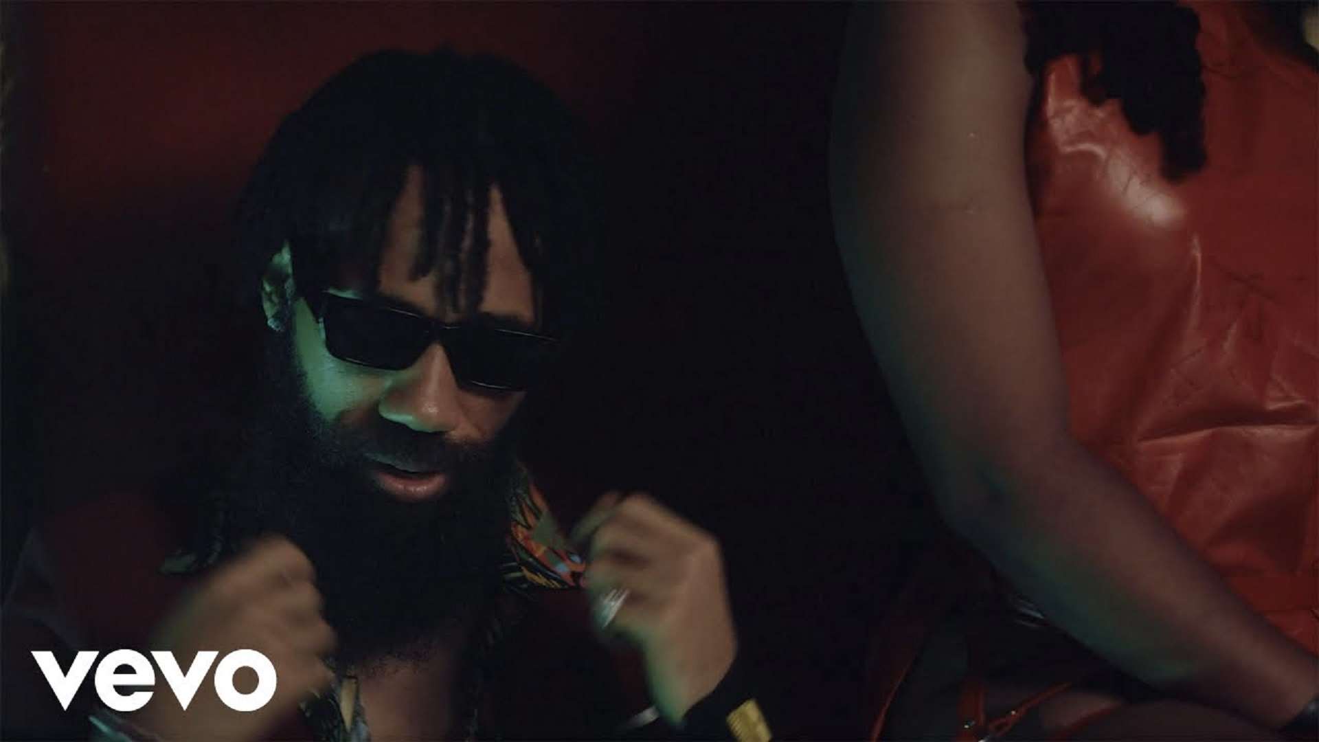 Phyno Stacks (video)