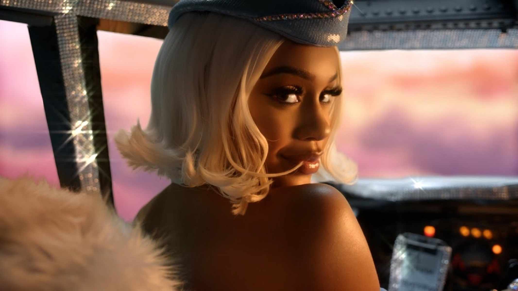 Saweetie Closer (video)