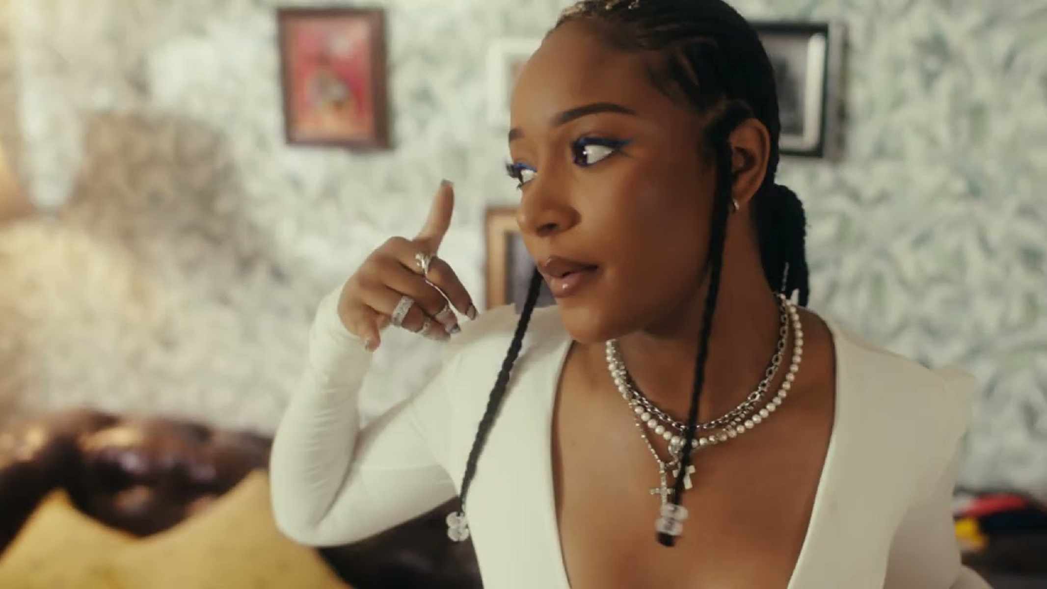 Iyanya Call (video)