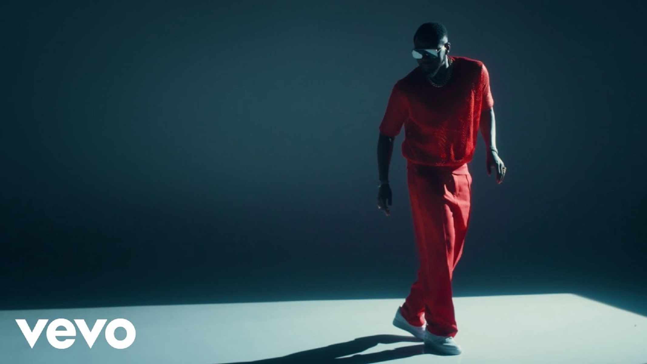 Kizz Daniel Oshe (video)