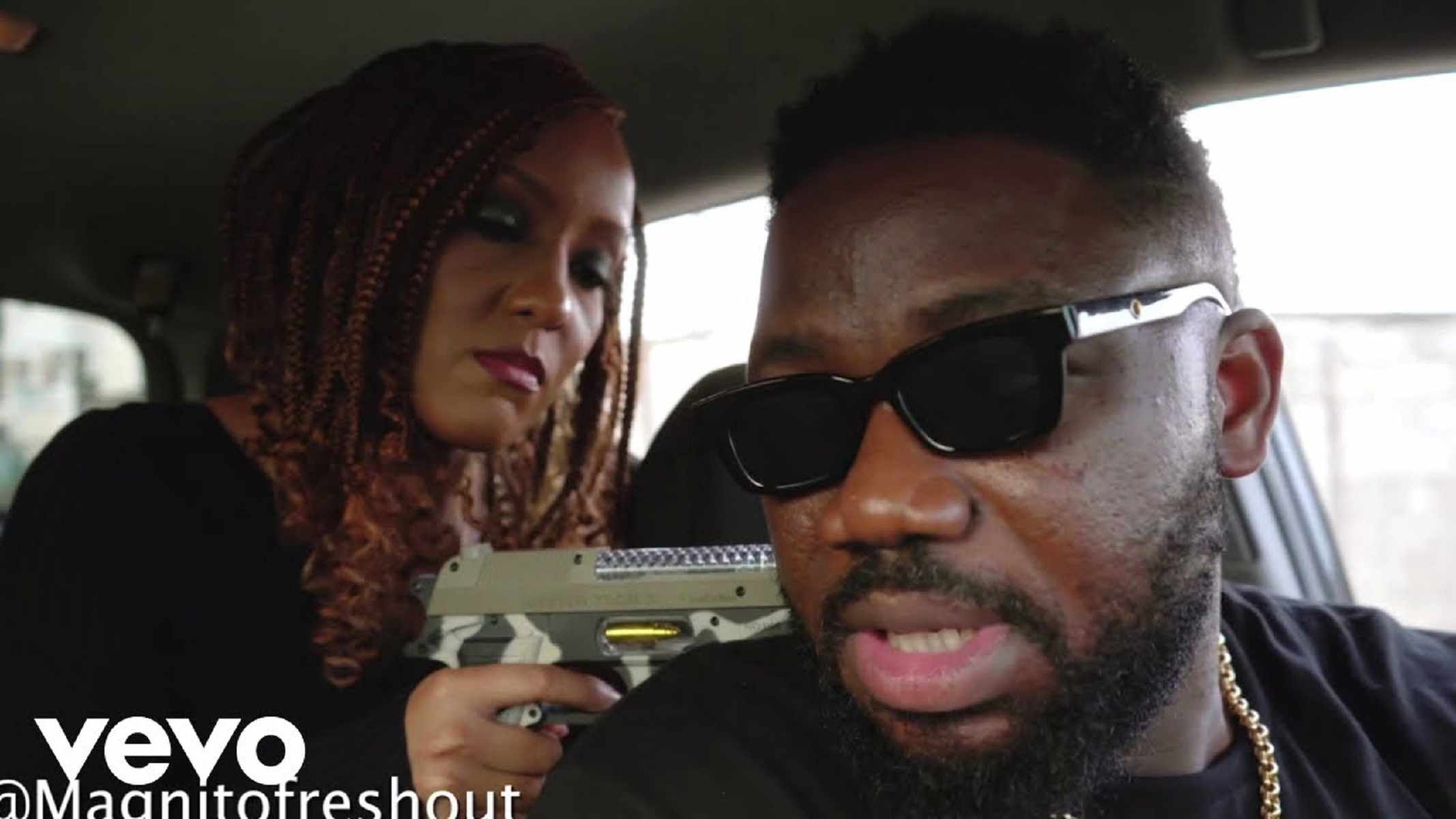 Magnito Taxi Driver (ft. Lisa Viola)