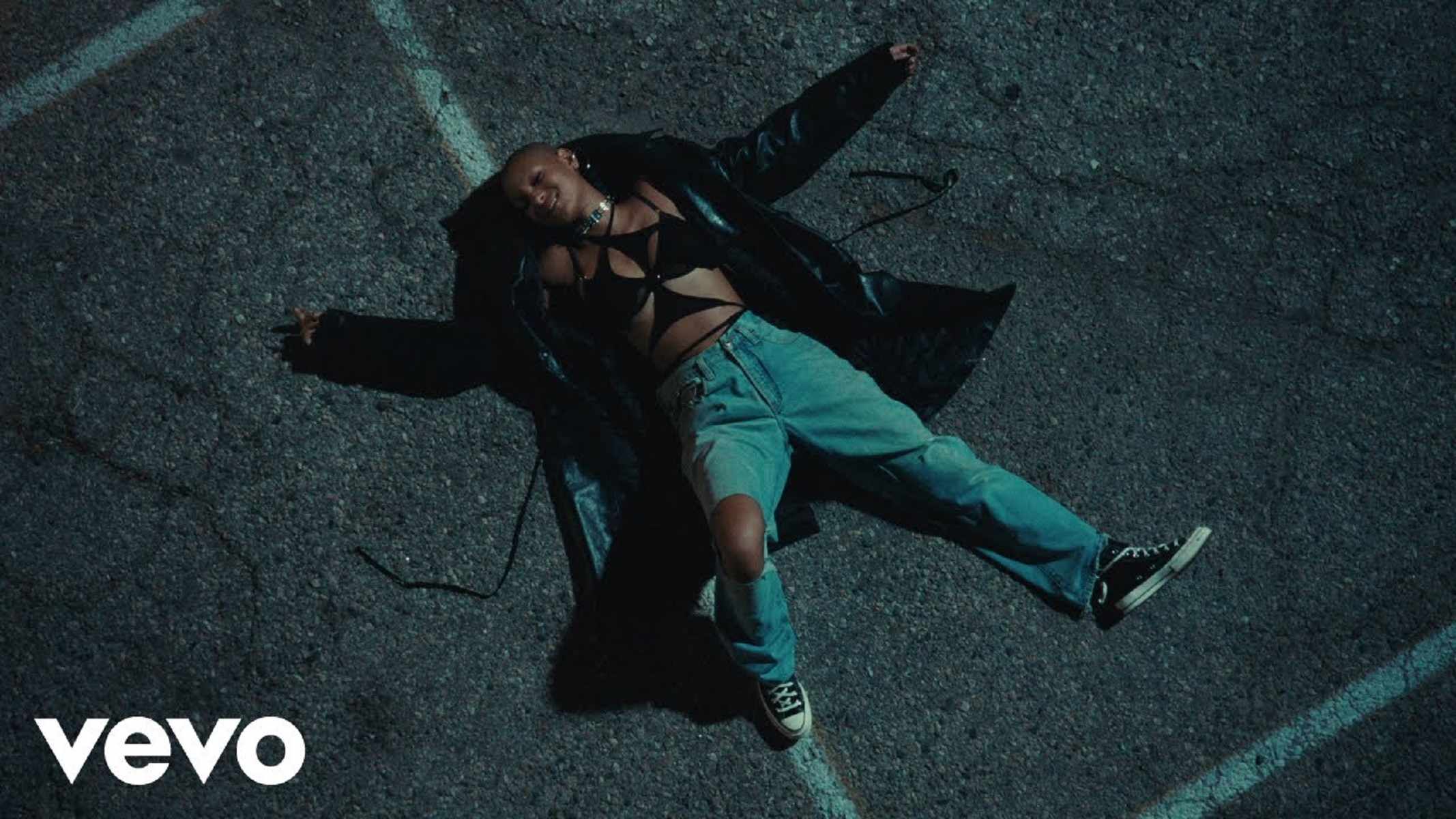 Willow Ur A Stranger