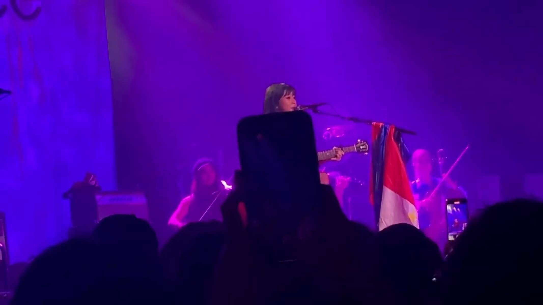 ​beabadoobee Glue Song