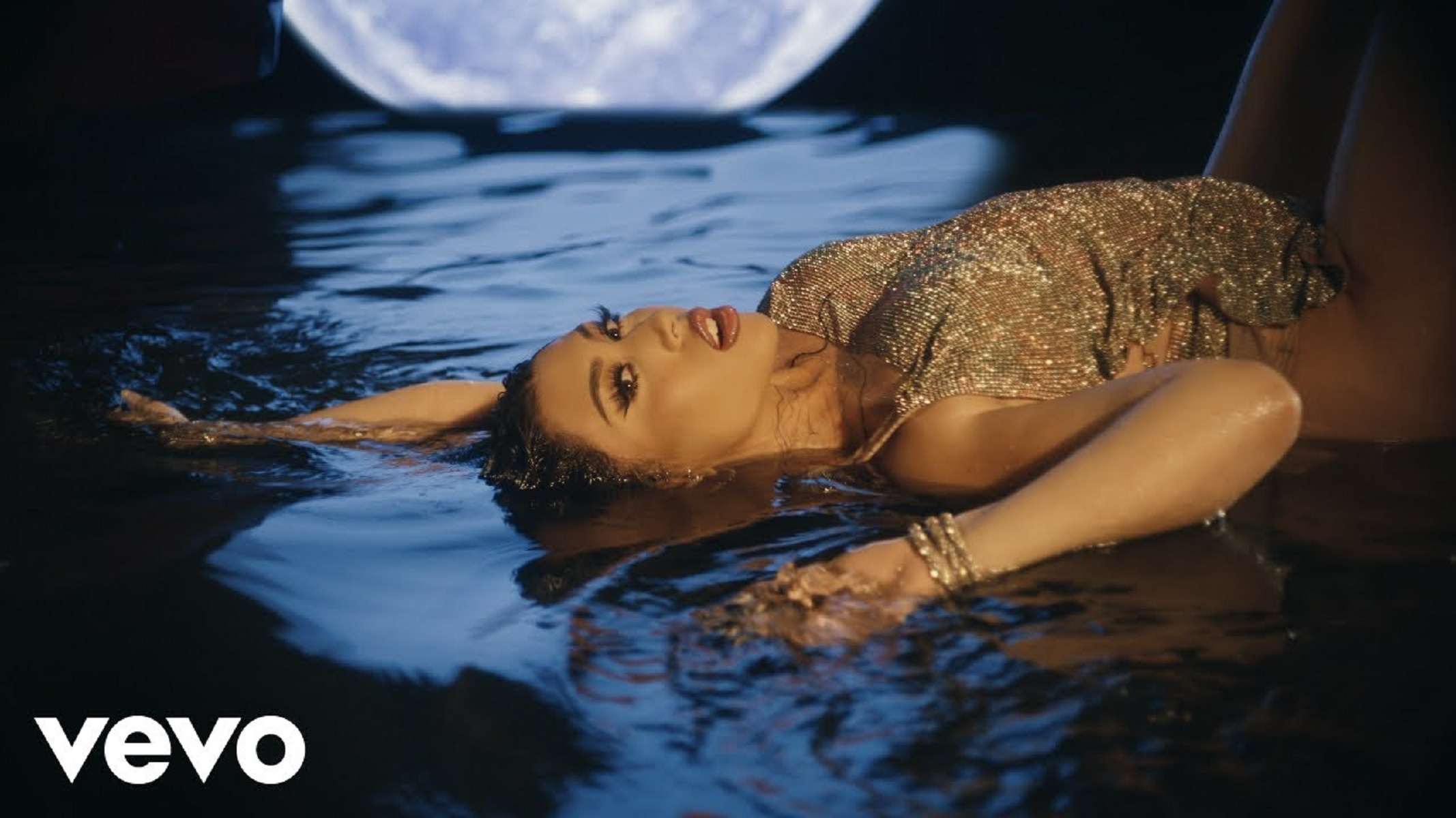 Kali Uchis Moonlight (video)