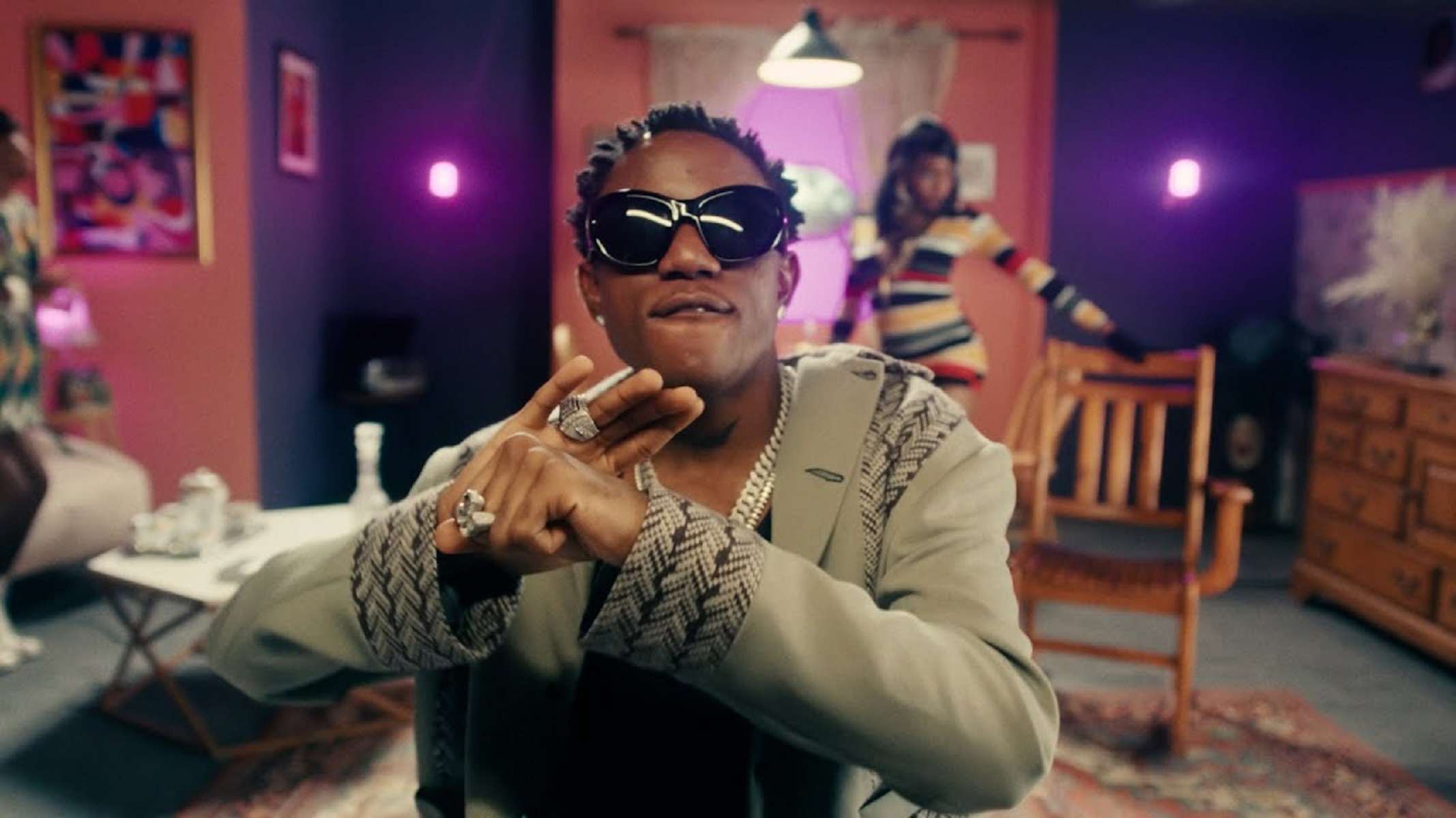 Victony Soweto (remix) (video)